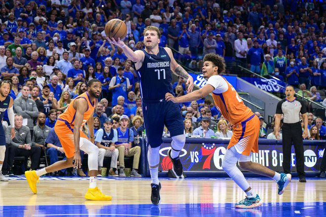 Luka Dončić je takole zaključil eno od akcij Dallasa. FOTO: Jerome Miron/Usa Today Sports
