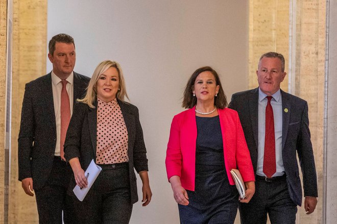 Prva obraza Sinn Féin: naslednja prva ministica Michelle O&#39;Neill in vodja stranke Mary Lou McDonald. Foto Paul Faith/Afp
