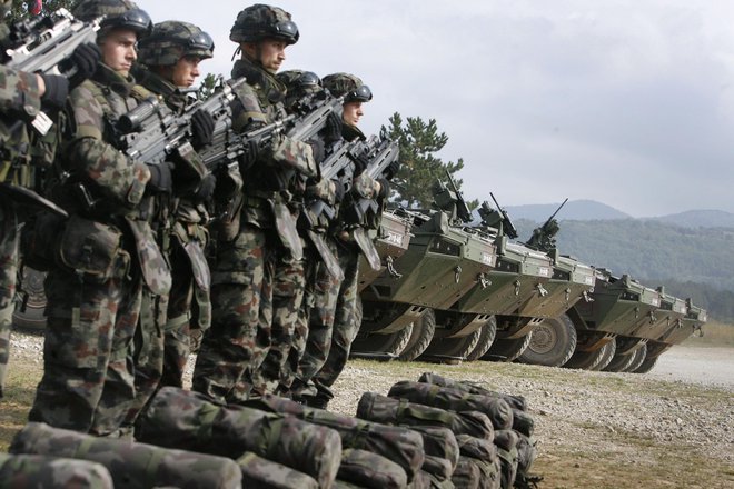 Slovenska vojska potrebuje oklepnike, ne pa zastarelih.&nbsp;FOTO: Leon Vidic/Delo
