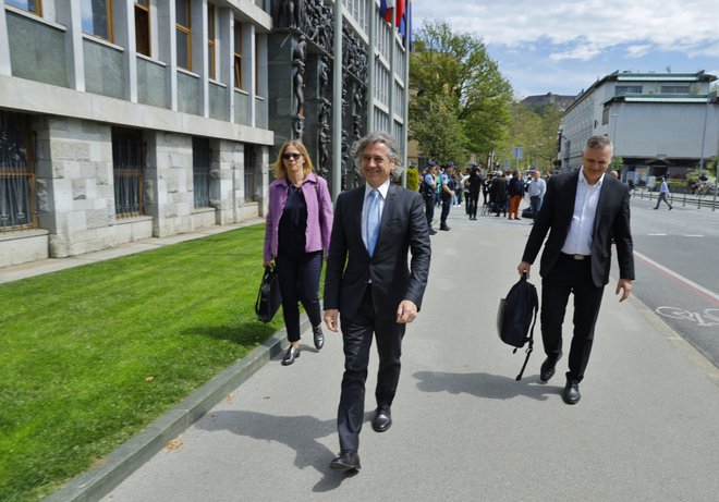 Bodoči mandatar želi v svojem kabinetu samo državne sekretarje iz lastne stranke in se zdi tako bolj nezaupljiv do koalicijskih partnerjev kot njegovi predhodniki. FOTO:&nbsp;Jože Suhadolnik/Delo
