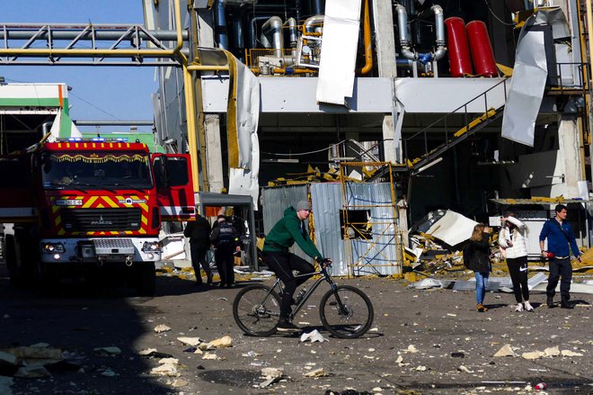 Posledice ruskega raketiranja Odese. FOTO: Igor Tkačenko/Reuters
