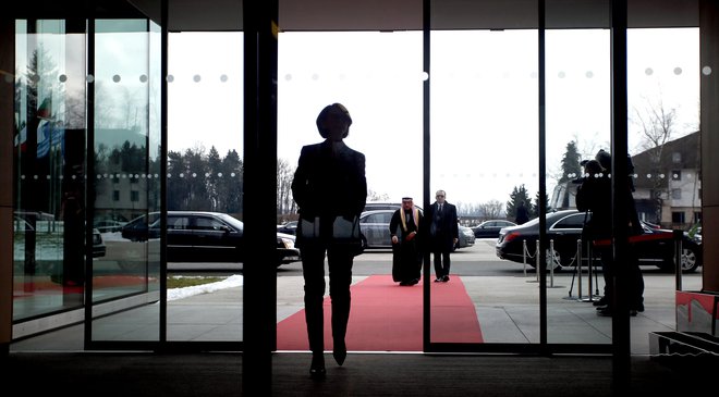 Večina veleposlanikov, ki jih vlada Janeza Janše pošilja na tuje, je kariernih in strokovnih. FOTO: Roman Šipić/Delo
