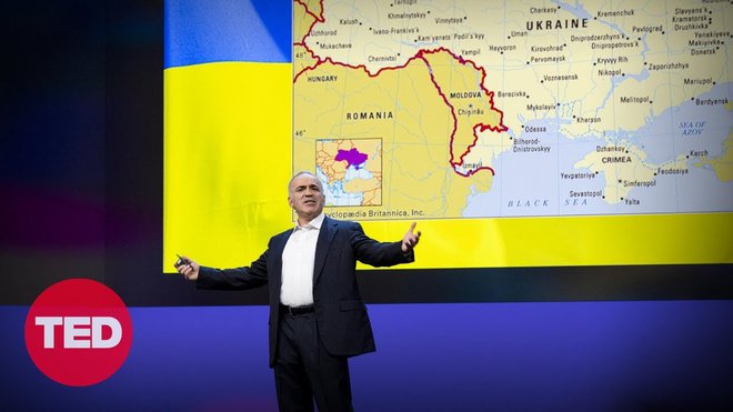 Pred tedni je Kasparov govoril na konferenci Ted. Vojna v Ukrajini ni šah, vendar je črno-bela. To je vojna dobrega proti zlu. Podprite Ukrajino v boju proti zlu. FOTO: TED
