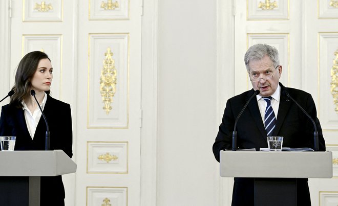 Odločitev finske premierke Sanne Marin in predsednika države Saulija Niinista je odmevala tako v Bruslju kot v Moskvi. Foto: Markku Ulander/Afp
