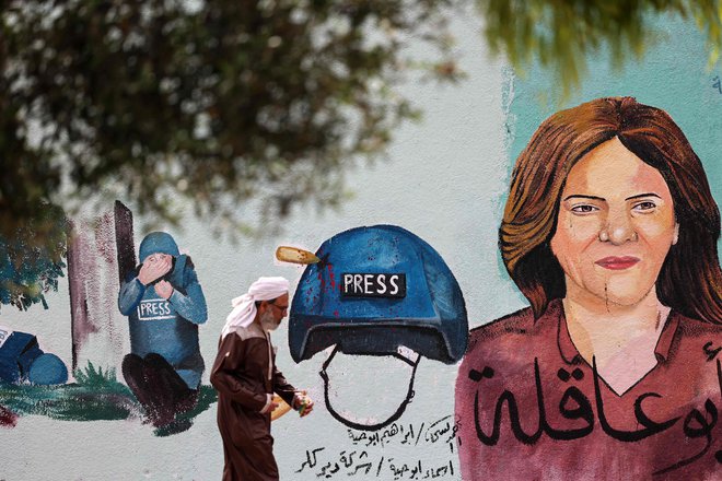 Mural ubite palestinske novinarke Širin Abu Akleh v Gazi

Foto Mohammed Abed/AFP
