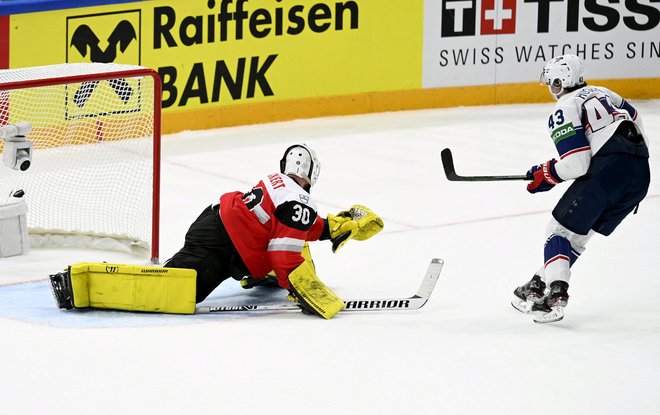 Luke Hughes je v podaljšku zadel za zmago Američanov. FOTO: Vesa Moilanen/Reuters
