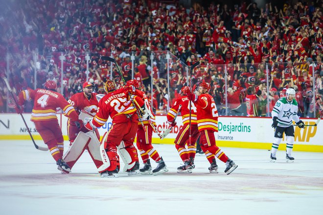 Takole so hokejisti Calgaryja proslavili nov podvig. FOTO: Sergei Belski/Usa Today Sports
