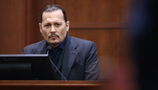 Depp je sodišču sam naslikal podobo svoje agresivne matere in trpečega očeta, s katerim naj bi se poistovetil. Foto Reuters
