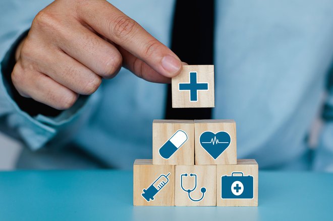 Kot odgovor na stanje v javnem zdravstvu so zavarovalnice ponudile dodatno zdravstveno zavarovanje. FOTO: Shutterstock
