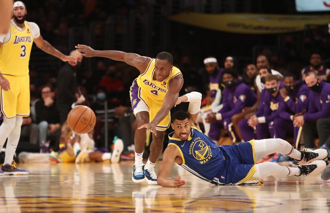 Rajon Rondo (v sredini) je sezono začel v dresu LA Lakers, nadaljeval pa v Clevelandu. FOTO: Kiyoshi Mio/USA Today Sports
