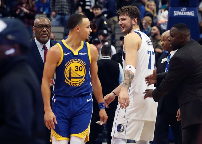 Luka Dončič in Stephen Curry sta prva zvezdnika finlne serije končnice NBA na zahodu. FOTO: Kevin Jairaj/Usa Today Sports
