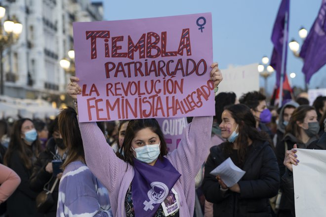 Predlog zakona odgovarja na zahteve feminističnega gibanja, je dejala španska ministrica za enakopravnost Irene Montero. FOTO: Joaquin Gomez Sastre/Reuters
