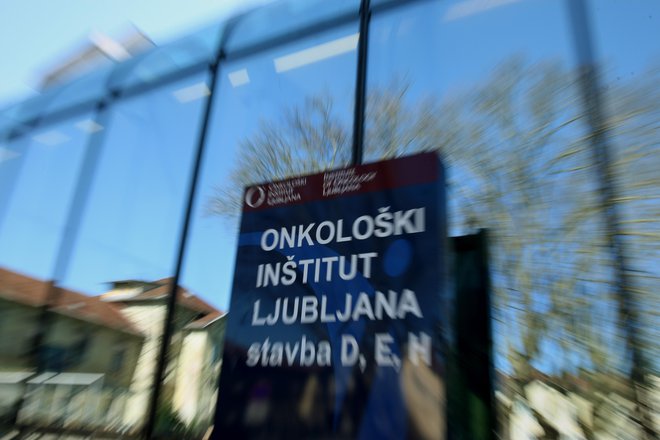 Člani sveta Onkološkega inštituta Ljubljana so se na današnji seji med drugim seznanili s poslovanjem inštituta v prvem trimesečju in&nbsp;nekaterimi načrtovanimi investicijami. FOTO: Jure Eržen/Delo
