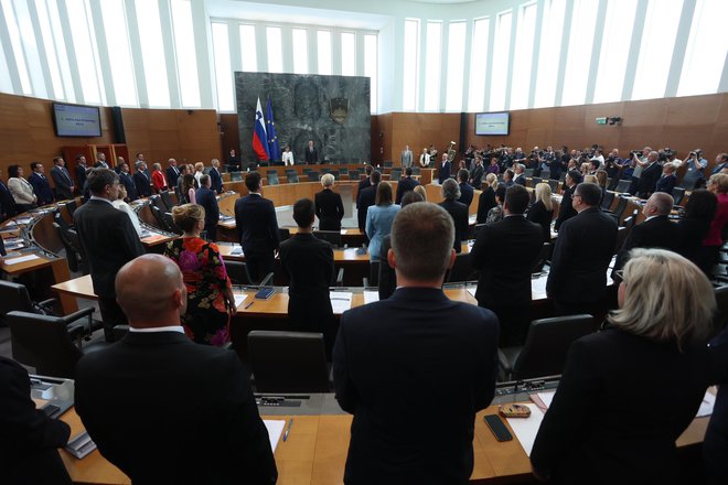 Poslanci se bodo danes sestali na prvi izredni seji. FOTO: Črt Piksi/Delo
