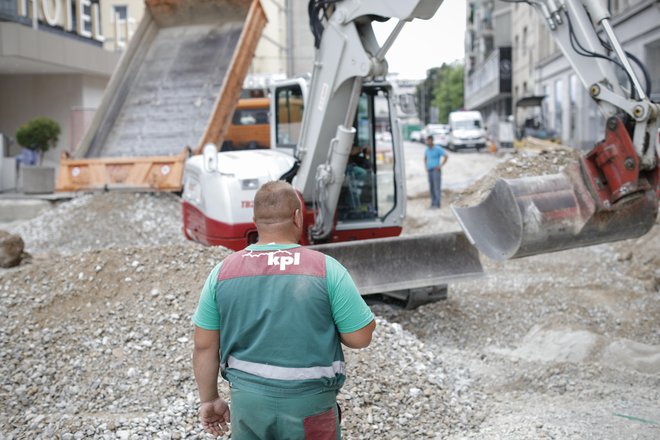 V prvem četrtletju je bila vrednost opravljenih del v Sloveniji skoraj petino višja kot v istem obdobju lani. FOTO: Uroš Hočevar/DElo
