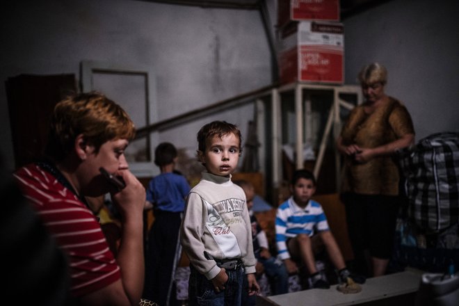 Več kot 90 odstotkov mladoletnikov, ki so bili pred izbruhom vojne v internatih in domovih, ima starše. FOTO: Dimitar Dilkoff/Afp
