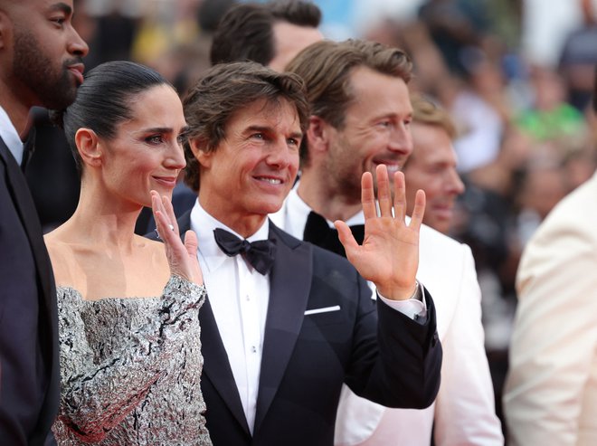 Jennifer Connelly in Tom Cruise sta pozdravila številne oboževalce. FOTO: Valery Hache AFP
