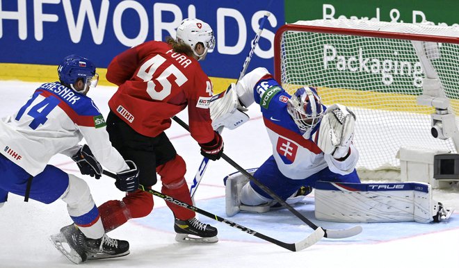 Švicar Michael Fora pred vrati Slovaške. FOTO: Jussi Nukari/AFP
