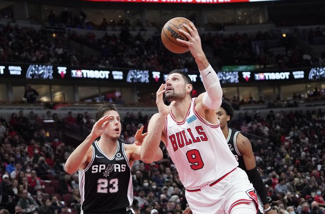 Črnogorci zdaj upajo, da bo na EP zanje igral tudi Chicagov zvezdnik Nikola Vučević (desno). FOTO: David Banks/USA Today Sports
