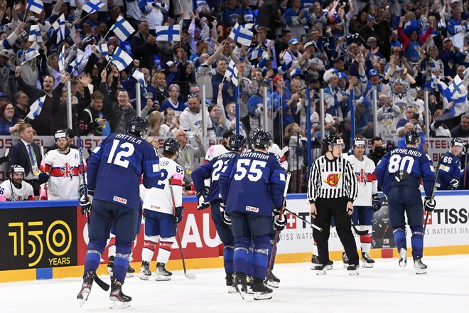 Finski hokejisti so še enkrat dvignili rojake na noge. FOTO: Heikki Saukkomaa/AFP
