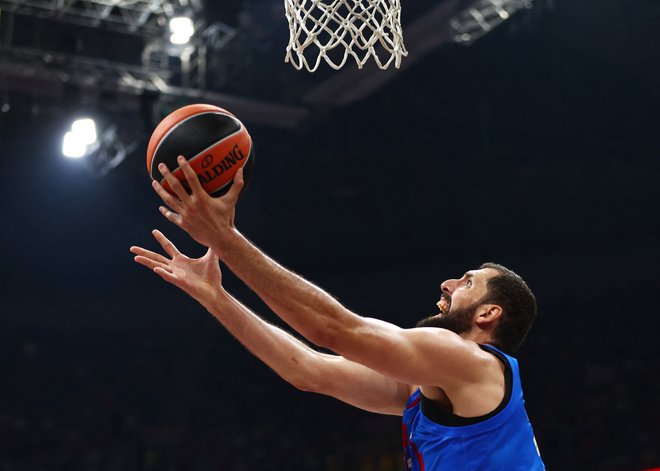 Nikola Mirotić je Barceloni prinesel bron. FOTO: Marko Djurica/ Reuters
