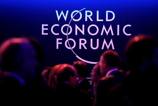 Srečanje svetovne elite v Davosu tokrat izjemoma poteka spomladi. Vzrok za to je pandemija covida-19. FOTO: Denis Balibouse/Reuters
