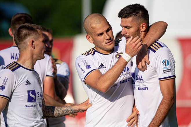 Najizkušenejši mariborski možje so prevzeli vajeti v svoje roke in tudi zabili šampionske gole: Martin Milec (levo), Ognjen Mudrinski, Rok Kronaveter. FOTO: Loris Cipot/Mediaspeed
