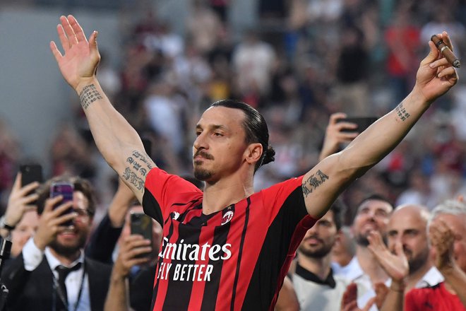 Svetovni nogometni zvezdnik Zlatan Ibrahimović je pri 40 letih osvojil naslov italijanskega prvaka v dresu Milana. FOTO: Tiziana Fabi/AFP
