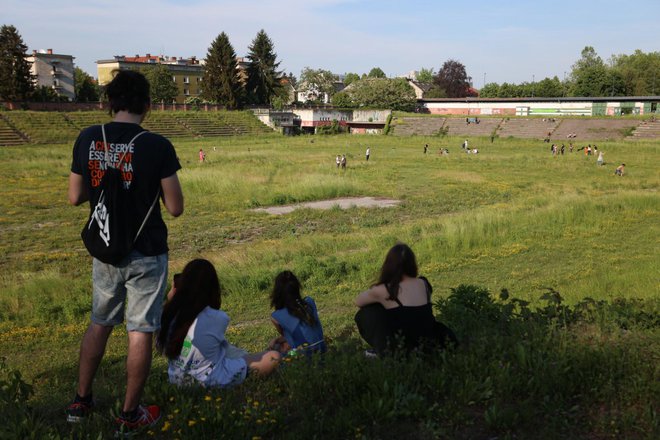 Stadion je zato precej podoben Tivoliju ali kakršnemukoli drugemu parku. FOTO: Črt Piksi/Delo