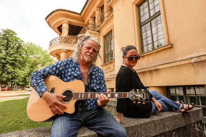 »Vrsta glasbe, ki jo igramo, torej jazz in etno, najbolje deluje v živo, saj je tako tudi nastala,« pravi Igor Leonardi. FOTO: Črt Piksi/Delo
