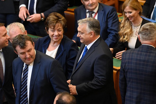 Madžarski premier Viktor Orbán je dan po prisegi njegove četrte zaporedne vlade predstavil prve ukrepe, sprejete v okviru izrednih razmer. Foto: Attila Kisbenedek/Afp
