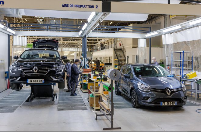 V tovarni v Flinsu obnovijo že tudi kakšen električni avtomobil, teh je pet odstotkov vseh. FOTO: Olivier Martin Gambier
