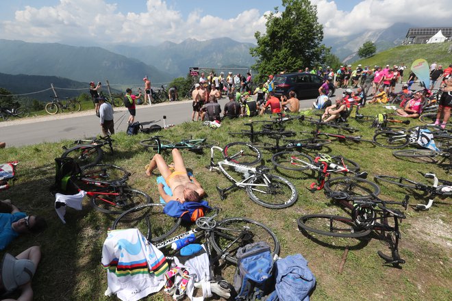 Za ogled etape Gira so številni prekolesarili več kot 100 kilometrov. FOTO: Dejan Javornik
