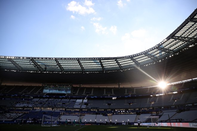 Francoski naacionalni štadion v pariškem predelu St. Denise je pripravljen za veliki spektakel in dvoboj evropskih velikanov, trinajstkratnega prvaka Real Madrida ter šestkratnega Liverpoola. FOTO: Molly Darlington/Reuters
