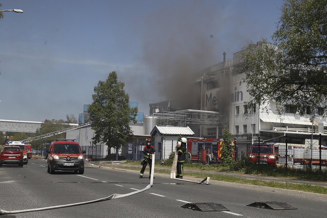 V nesreči je umrlo šest ljudi, še pet jih je bilo poškodovanih, od tega ena oseba huje. FOTO:&nbsp;Leon Vidic/Delo
