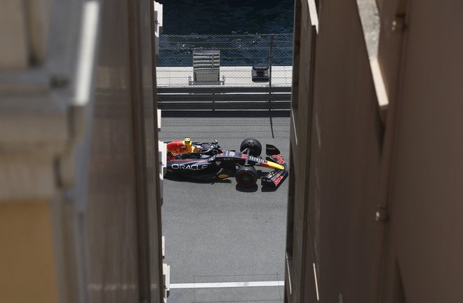 Na ozkih ulicah v Monte Carlu je skrit tudi Sergio Perez. FOTO: Benoit Tessier/Reuters
