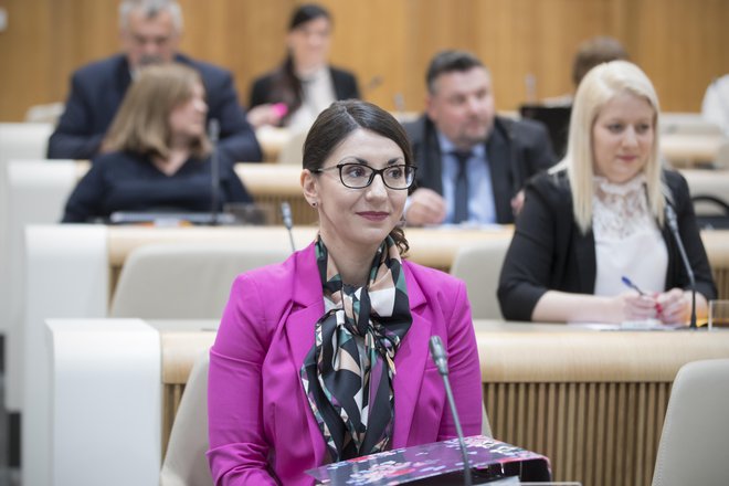 Emilija Stojmenova Duh, kandidatka za ministrico za digitalno preobrazbo, med zaslišanjem na za notranje zadeve, javno upravo in lokalno samoupravo povedala. FOTO: Jure Eržen/Delo
