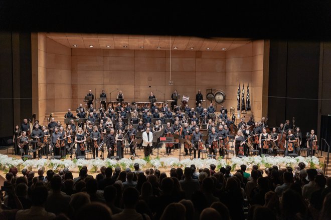 Orkester Slovenske filharmonije z maestrom Charlesom Dutoitom. FOTO: Darja Štravs Tisu.
