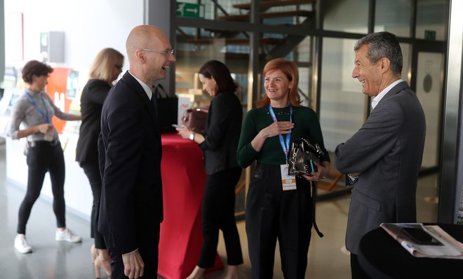 Delova poslovna konferenca Kapitalski trgi 2022 na Gospodarski zbornici Slovenije 31.05.2022. FOTO: Blaž Samec/Delo
