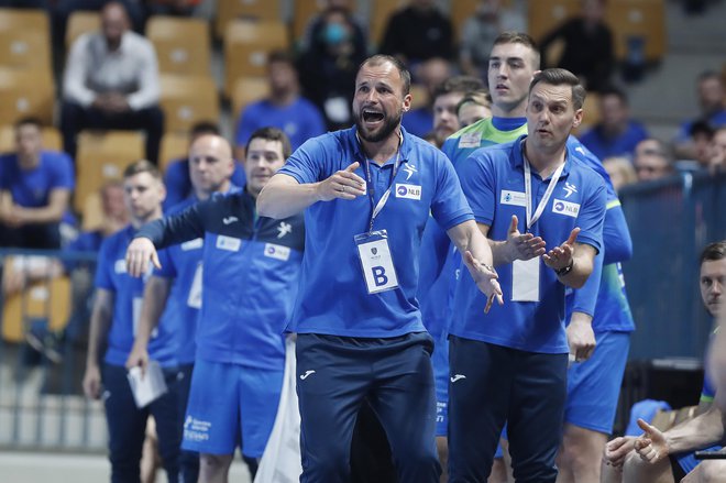 Selektor Uroš Zorman med aprilskim dvobojem s Srbijo v Celju. Orli so Slovencem, ne sicer še dokončno, po zmagi v knežjem mestu tudi po zaslugi slavja v Kragujevcu odvzeli vozovnico za SP 2023.&nbsp;FOTO: Leon Vidic/Delo
