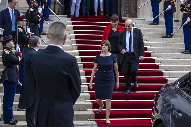Z novo ministrico za zunanje zadeve Catherine Colonna, ki je karierna diplomatka, naj bi predsednik Emmanuel Macron nekoliko pomiril strasti med francoskimi diplomati. FOTO: Christophe Petit Tesson/AFP
