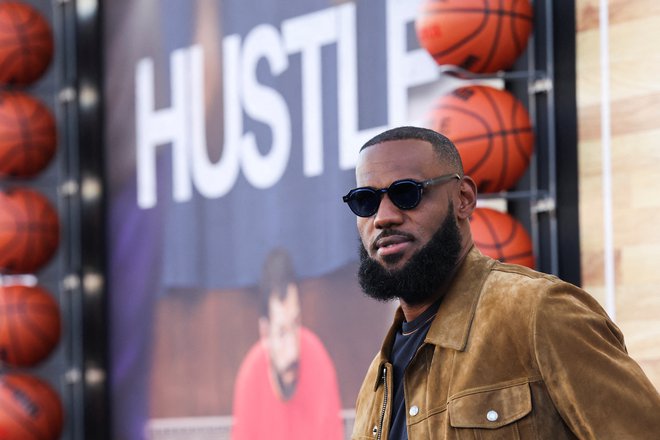 LeBron James se je v sredo udeležil premiere filma Hustle&nbsp;v Los Angelesu. FOTO: Mario Anzuoni/Reuters
