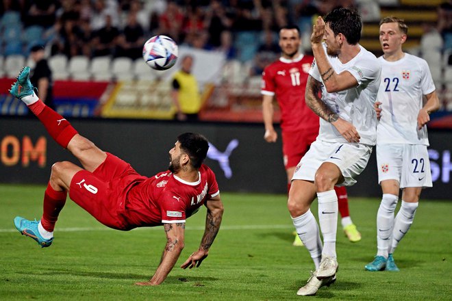 Pred norveškimi vrati je bilo vroče, a so bili srbski napadalci, vključno z najboljšim strelcem Aleksandorm Mitrovićem, neučinkoviti. FOTO: Andrej Isaković/AFP
