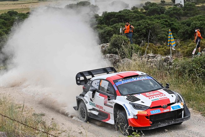 Esapekka Lappi, njegov sovoznik je&nbsp;Janne Ferm, med petkovo posebno etapo (Sedini&ndash;Castelsardo). FOTO: Andreas Solaro/AFP
