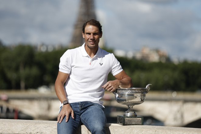 Rafael Nadal je kljub poškodbi v Parizu spet pokazal svojo moč. FOTO: Benoit Tessier/Reuters
