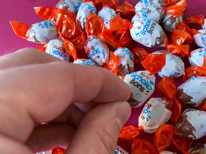 Čokoladni izdelki znamke Kinder, ki so povzročili zastrupitev s salmonelo, so bili proizvedeni v Belgiji, distribuirani pa v 84 držav. FOTO:&nbsp;Riccardo Milani/Hans Lucas
