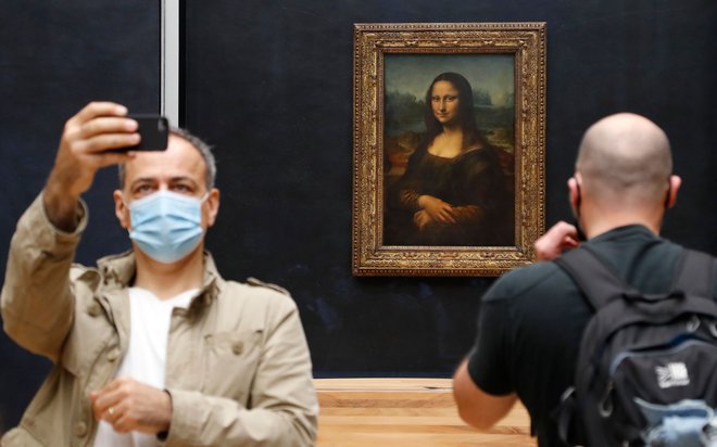 Afera je obsežna, mednarodna, saj preiskujejo izvor petih dragocenosti, ki so jih pred leti kupili in so na ogled v izpostavi muzeja Louvre v Abu Dabiju. FOTO: Francois Guillot/AFP
