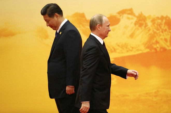 Če bo Putin doživel takšno ponižanje, da bo postal podrejeni član v partnerstvu z dominantno Kitajsko, bi to lahko bilo izredno nevarno. FOTO: Kyung Hoon/Reuters
