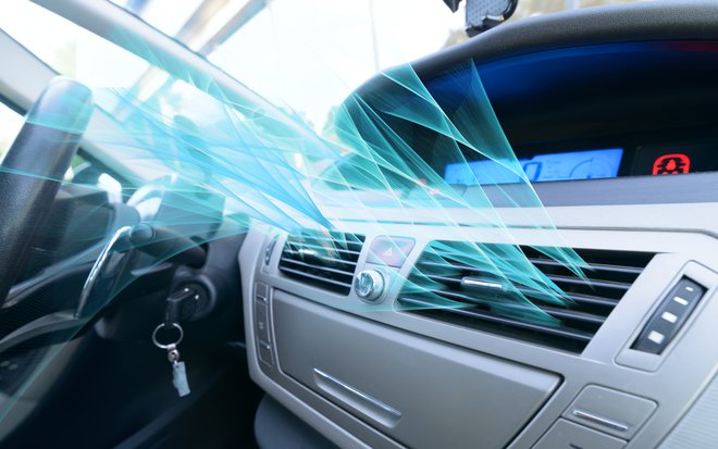 Vsak voznik lahko že sam s prepoznavanjem nekaterih znakov opazi, da klimatska naprava ne deluje več najbolje. FOTO: Shutterstock
