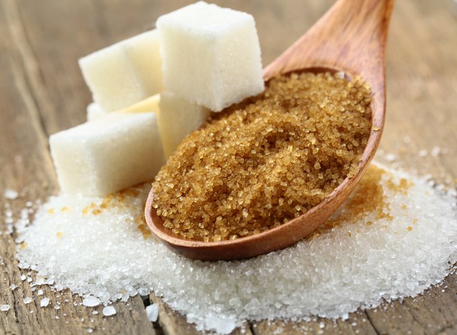 Kar 80 do 90 odstotkov sestavin v rjavem sladkorju je enakih kot v belem sladkorju. FOTO: Arhiv Polet/Shutterstock&nbsp;

